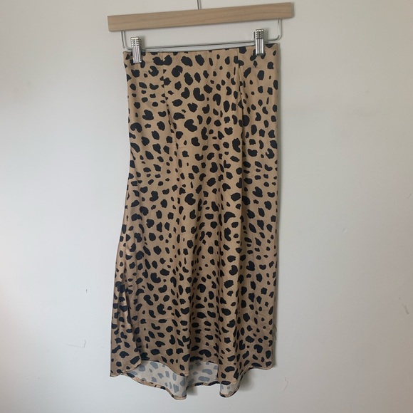 Leopard print slip skirt with elastic waistband. Tag says M but I think it’s a S - Picture 1 of 5